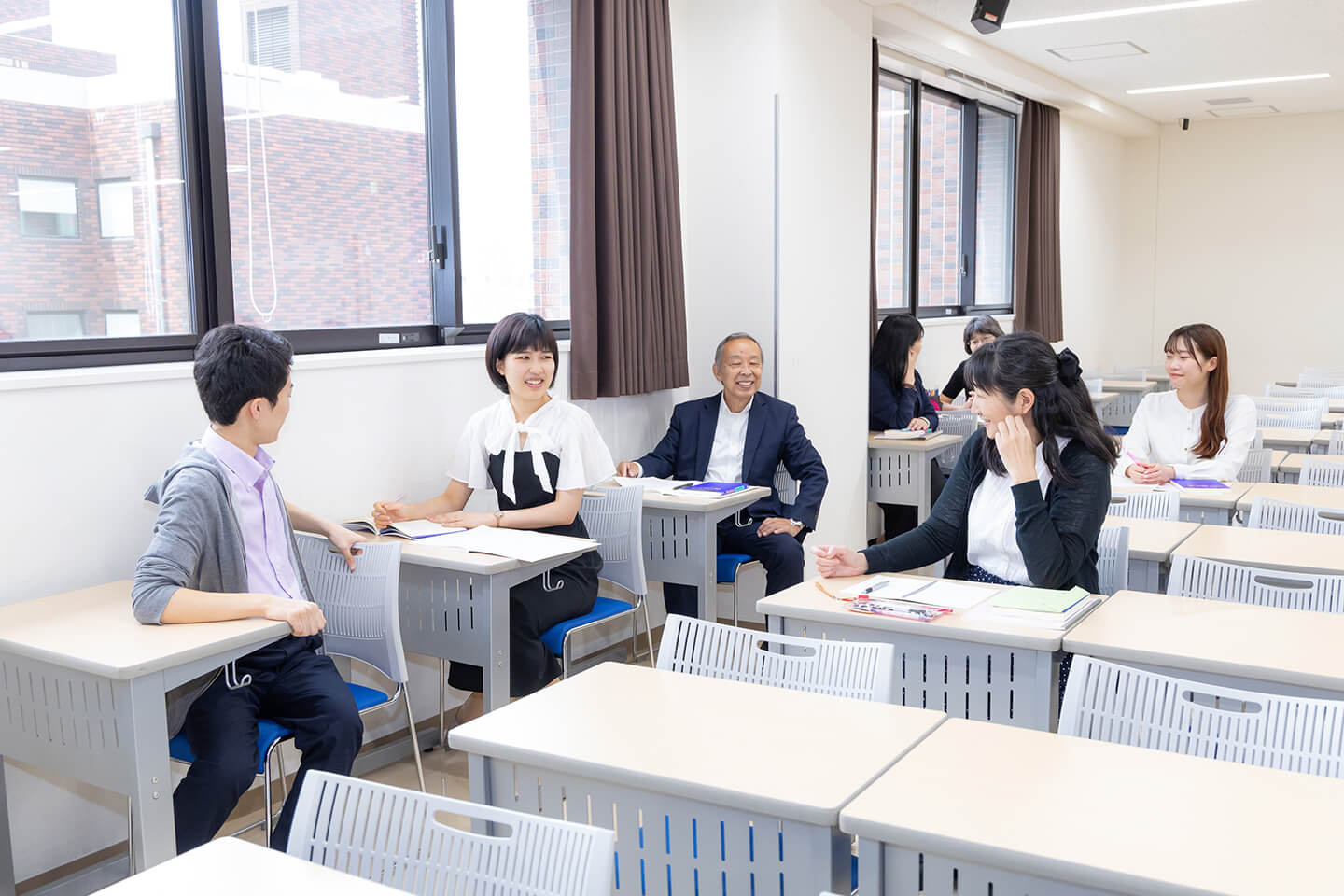 授業を受けている学生の風景