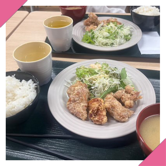 唐揚げ定食の写真