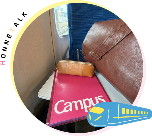 新幹線の座席テーブルの写真